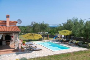 Traditionelles istrisches Haus mit privatem Pool und großem Garten